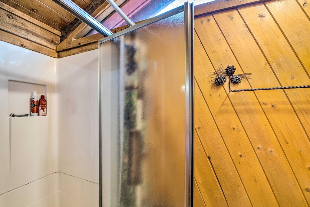 Unique 'Bear Country Cabin' In Ruidoso With Hot Tub! - thumb 3