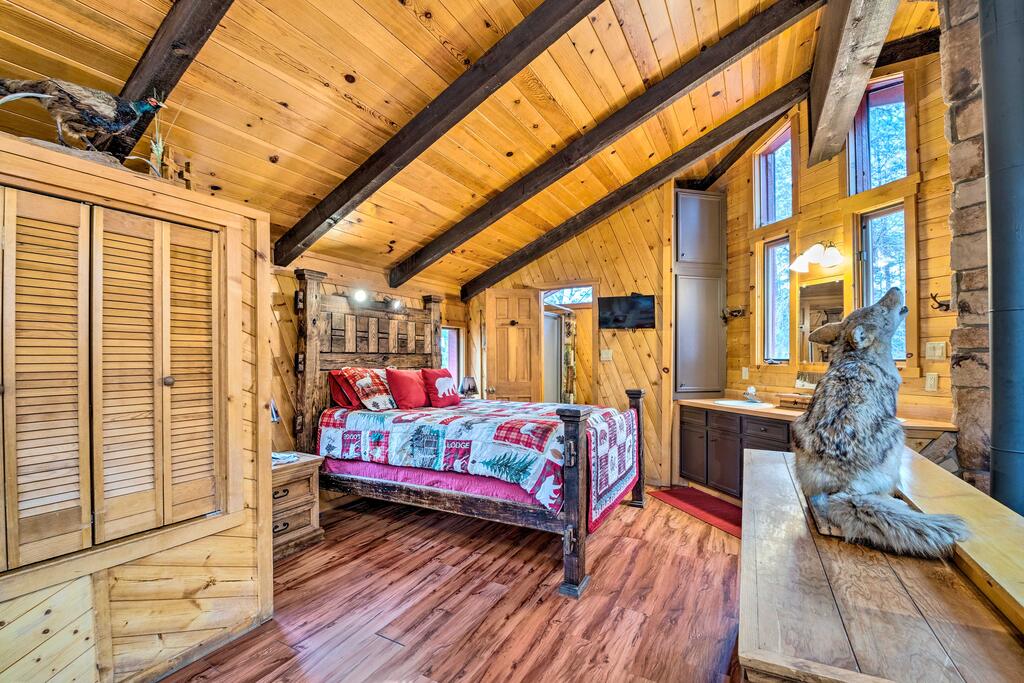 Unique 'Bear Country Cabin' In Ruidoso With Hot Tub! - thumb 0