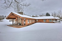 Unique Mountain Getaway with 2 Furnished Decks Tourism Bookings
