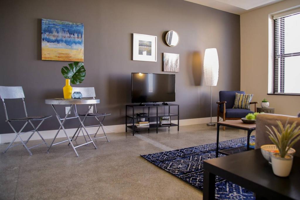 UNIQUE STUDIO IN HISTORIC BLDG W/ MONUMENT VIEWS - thumb 2