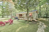Updated 'Pine Cottage' with Deck - Walk to State Park Tourism Bookings