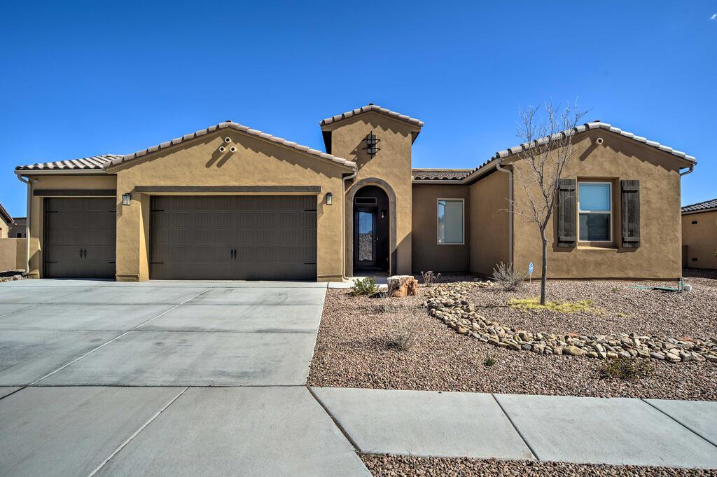 Updated Abode Between Albuquerque And Santa Fe! - thumb 2