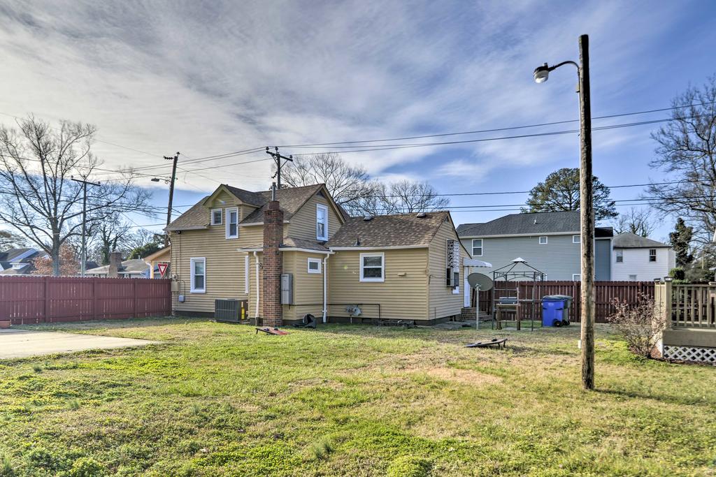 Updated Coastal Home With Grill, Blocks To Beach - thumb 2