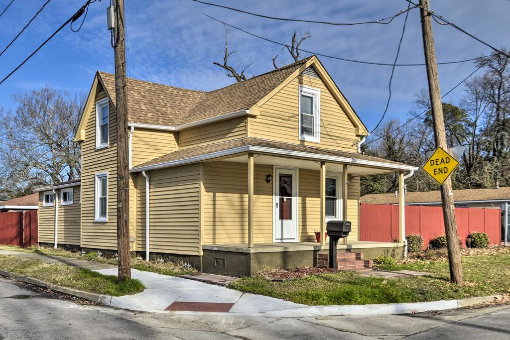 Updated Coastal Home With Grill, Blocks To Beach - thumb 1