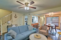 Updated Gainesville Townhome w/ Pool  3 Mi. to UF Tourism Bookings
