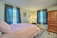 Updated Plymouth Home 1.5 Mi. to Waterfront USA Accommodation