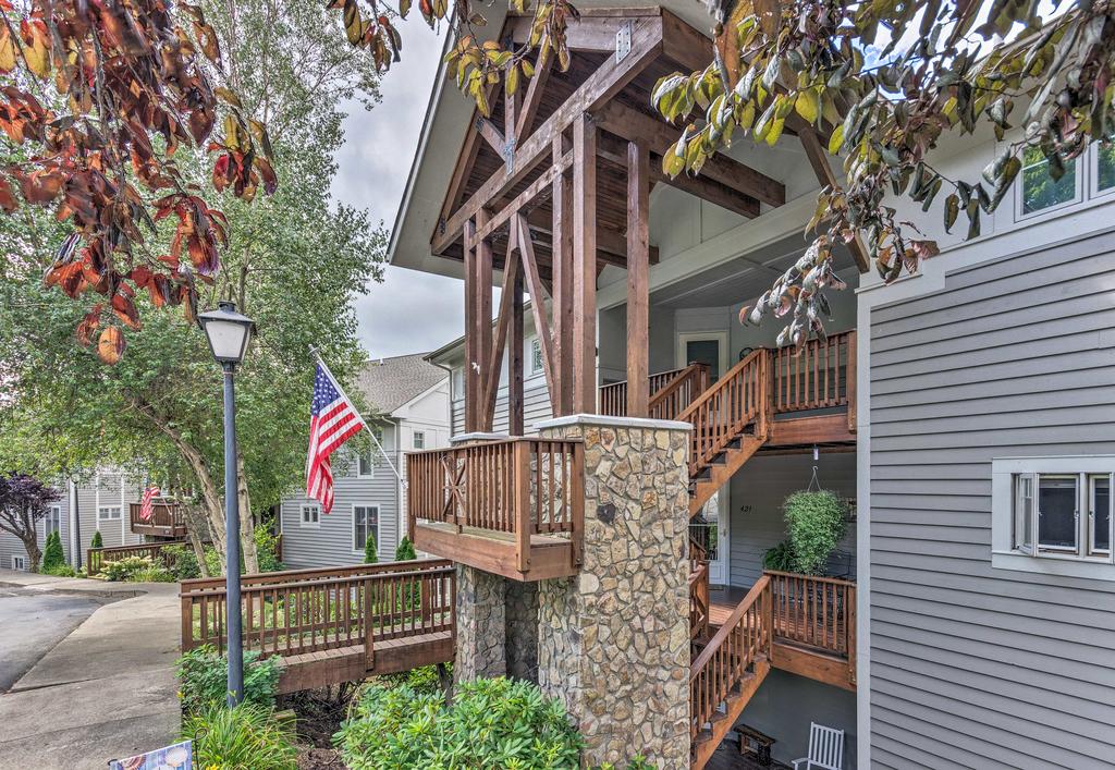 Updated Seven Devils Condo With Deck & Mtn Views - thumb 1