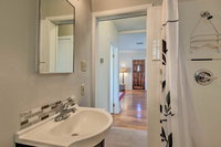 Updated Silver City Cottage - Walk Downtown USA Accommodation