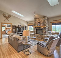 Upscale Mountain-View Manor with Deluxe Deck - USA Accommodation