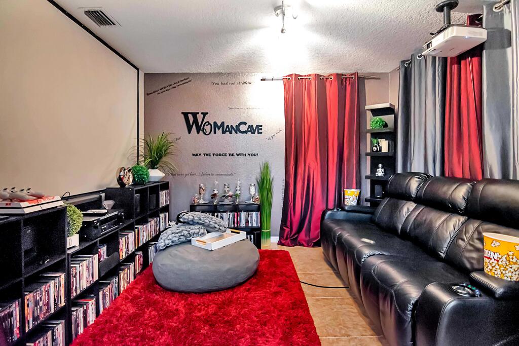 Urban Oasis W/Hot Tub, HEATED POOL And Private Movie Theater Home - thumb 2