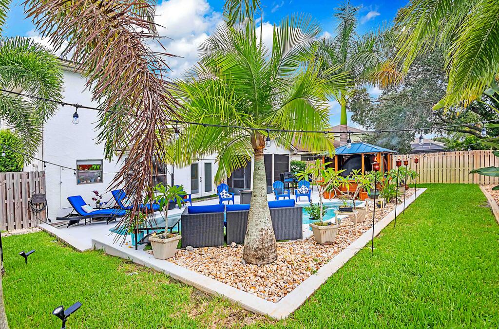 Urban Oasis W/Hot Tub, HEATED POOL And Private Movie Theater Home - thumb 1