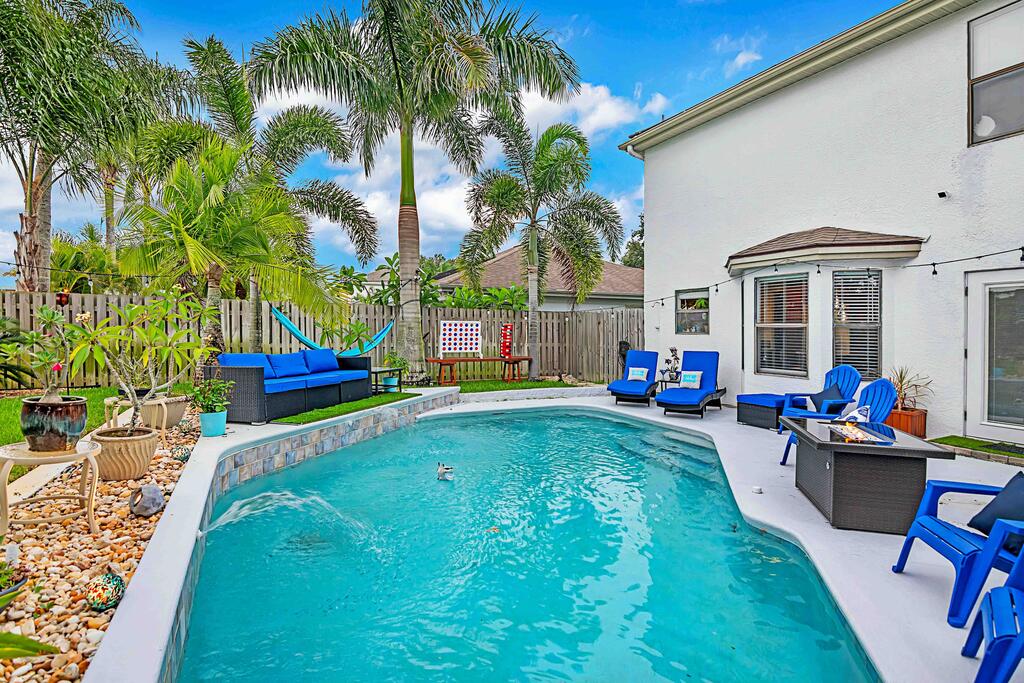 Urban Oasis W/Hot Tub, HEATED POOL And Private Movie Theater Home - thumb 3