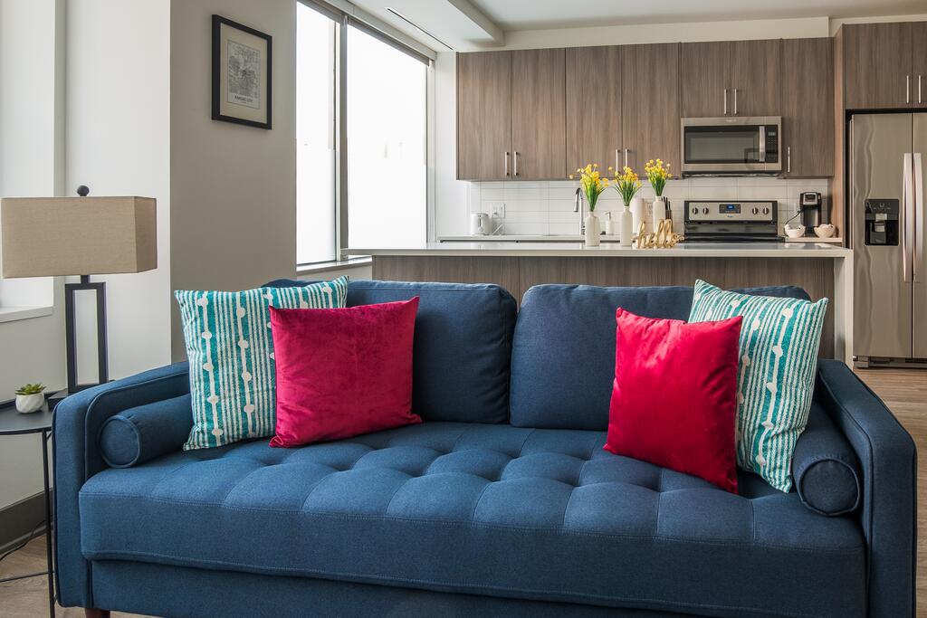 Vivid + Trendy 2BR Apt In Central Downtown - thumb 0