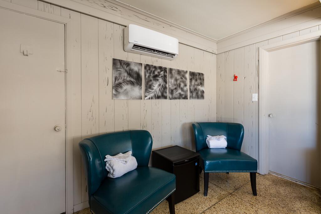 Waikiki Village Retro Hotel - thumb 1