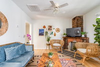 Walk Everywhere Cozy and Chic Retreat Tourism Bookings