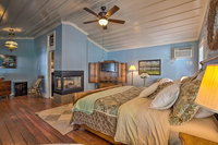 Walk to Jefferson Museums from Historic Studio USA Accommodation