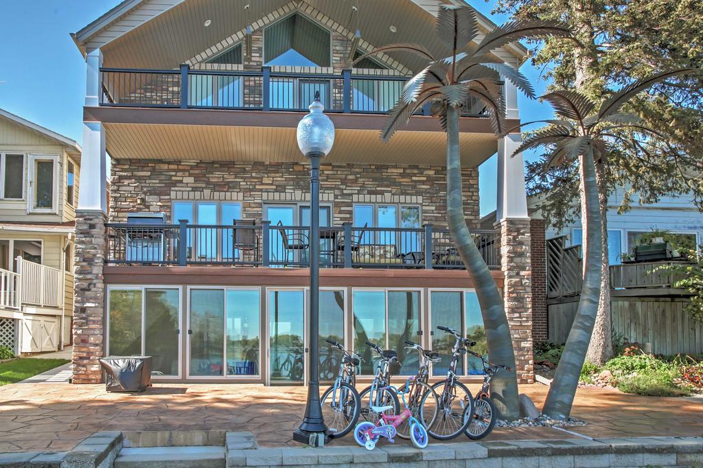 Waterfront Black Hawk Lake Home W/Game Room, Bikes - thumb 3