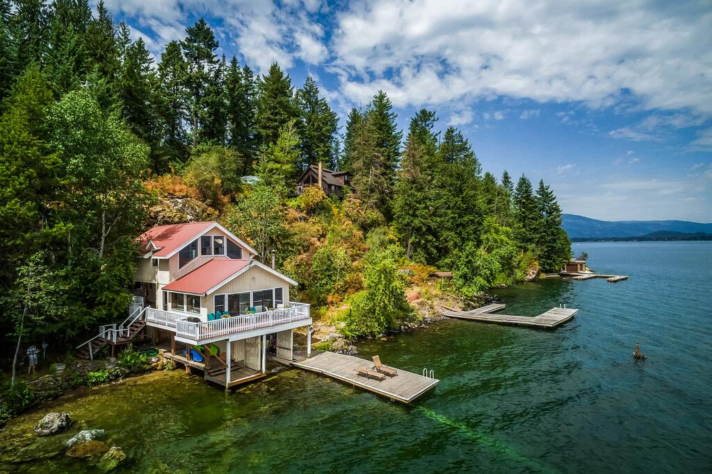 Waterfront Cabin On Bottle Bay Road - thumb 0