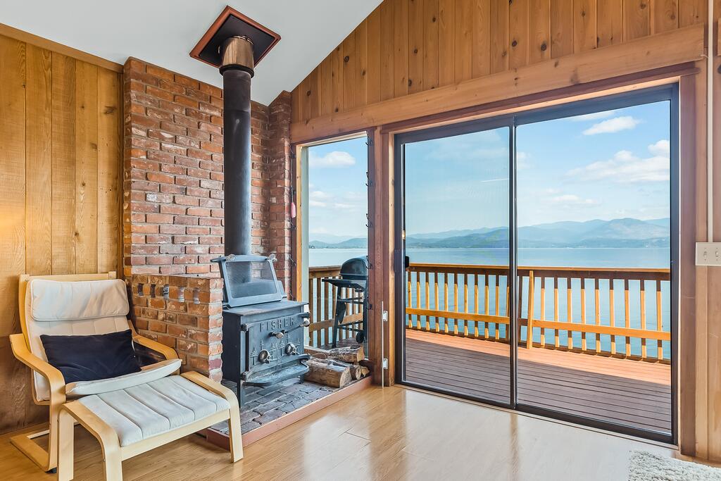 Waterfront Cabin On Bottle Bay Road - thumb 3