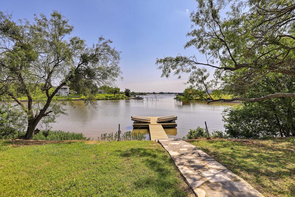 Waterfront Granbury Lake Retreat With Deck & Dock! - thumb 1