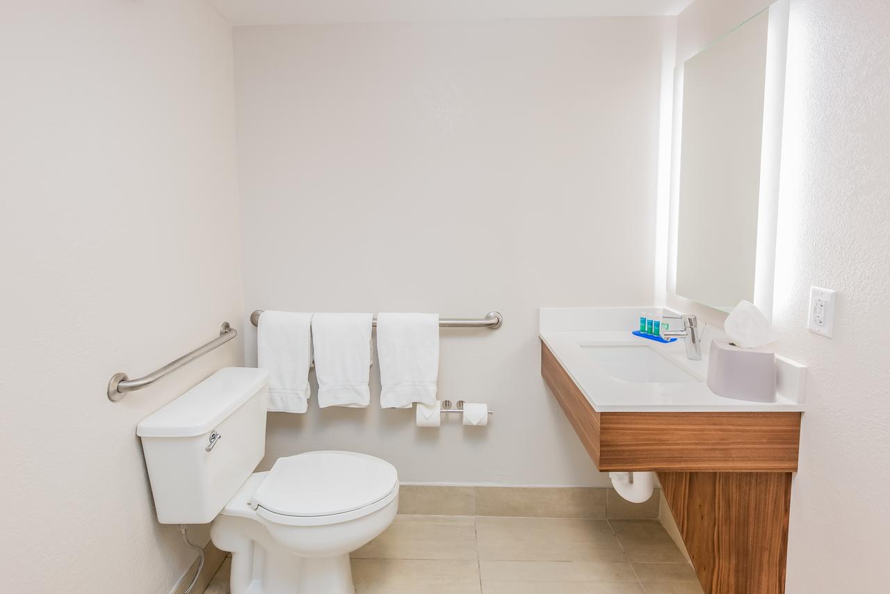 Holiday Inn Express Orange Beach - On The Beach - thumb 5