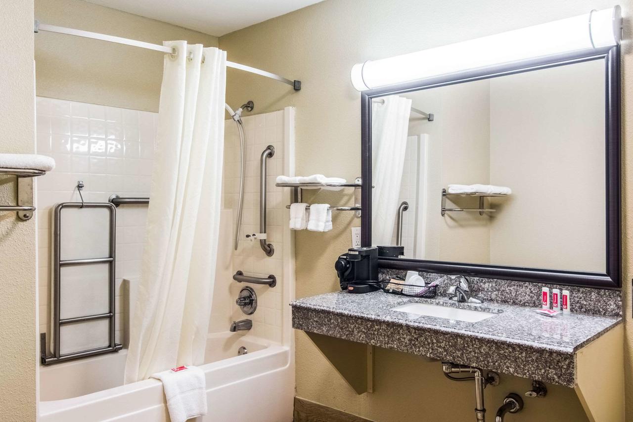 Econo Lodge - thumb 12