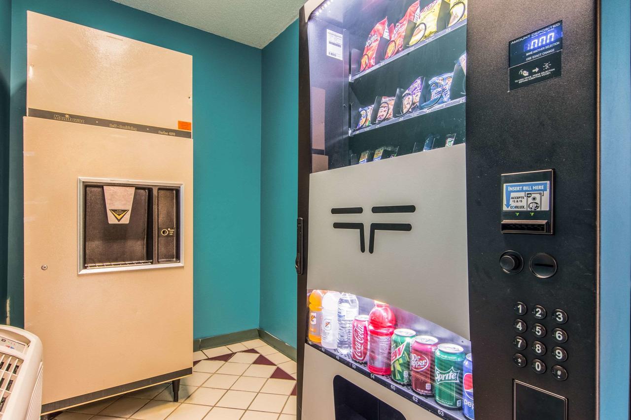 Econo Lodge - thumb 26