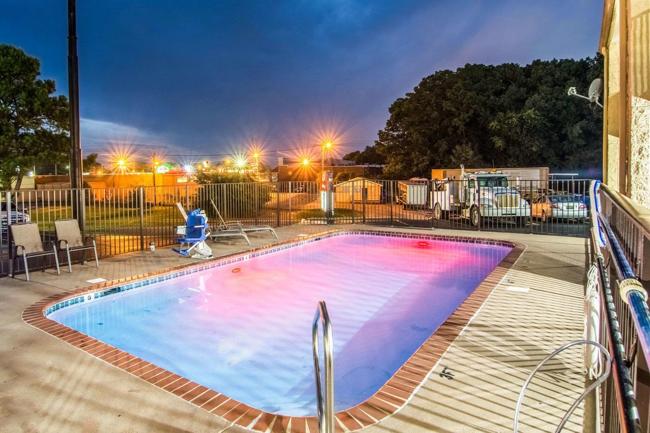 Econo Lodge - thumb 17