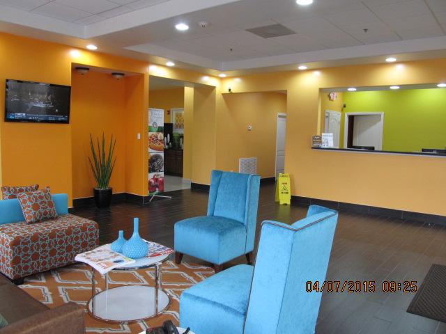 Econo Lodge - thumb 13