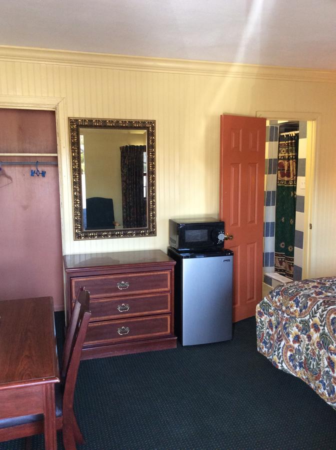 Greenlawn Motel - thumb 9