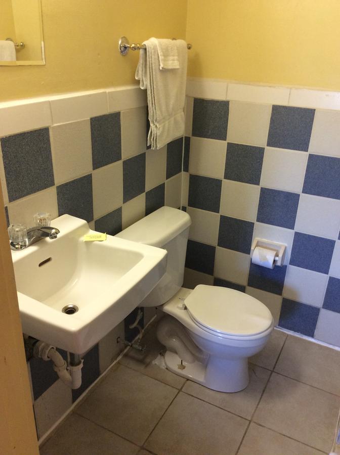 Greenlawn Motel - thumb 6