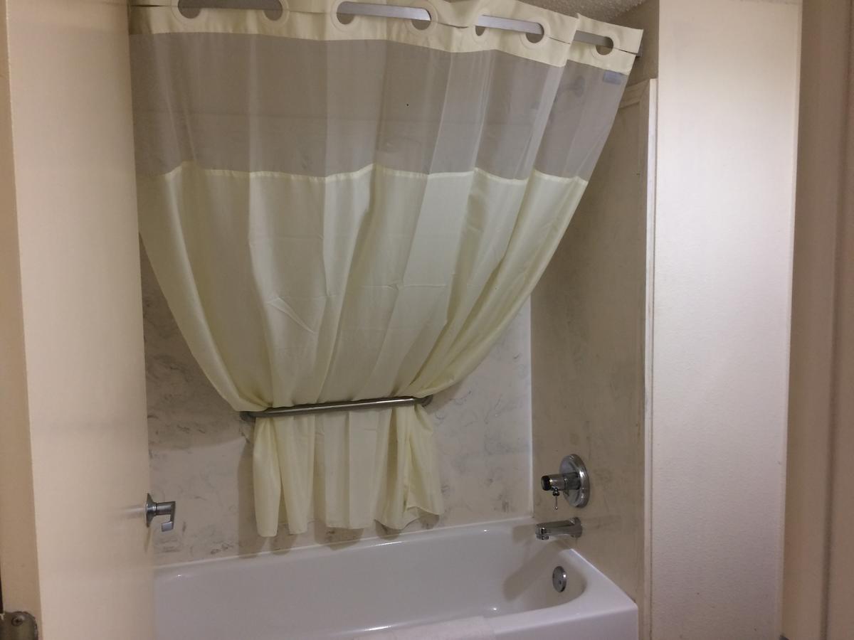 Luxury Inn & Suites - thumb 10