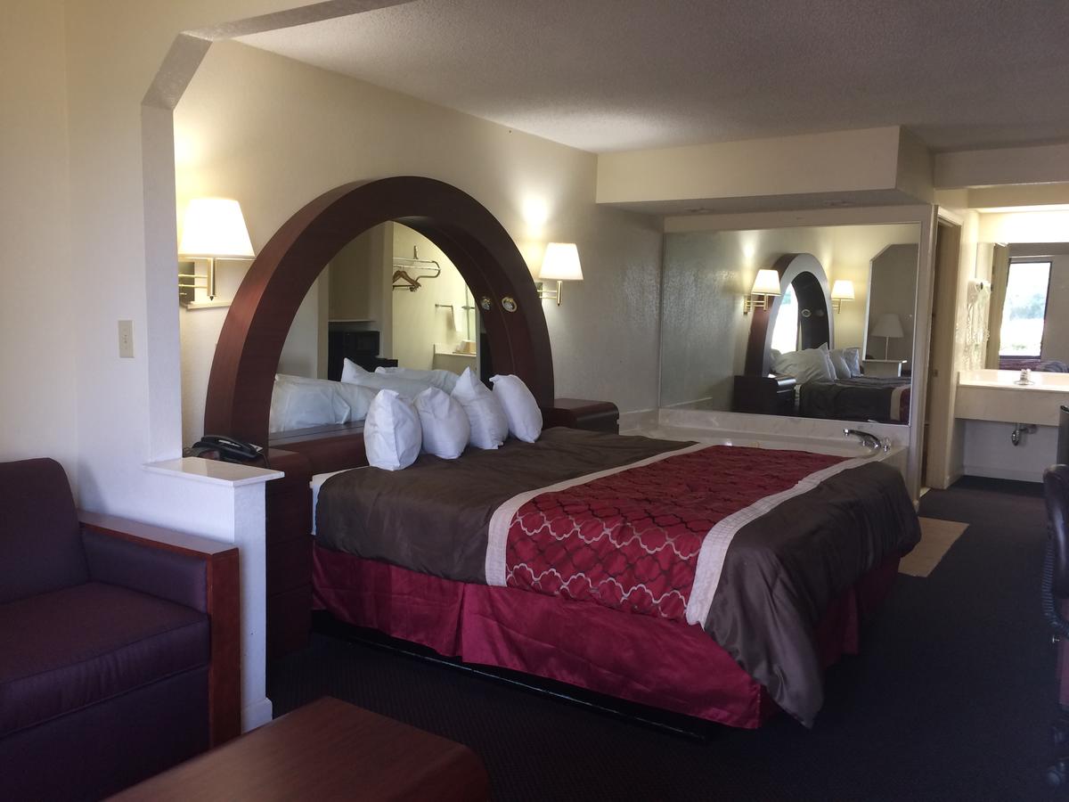 Luxury Inn & Suites - thumb 12