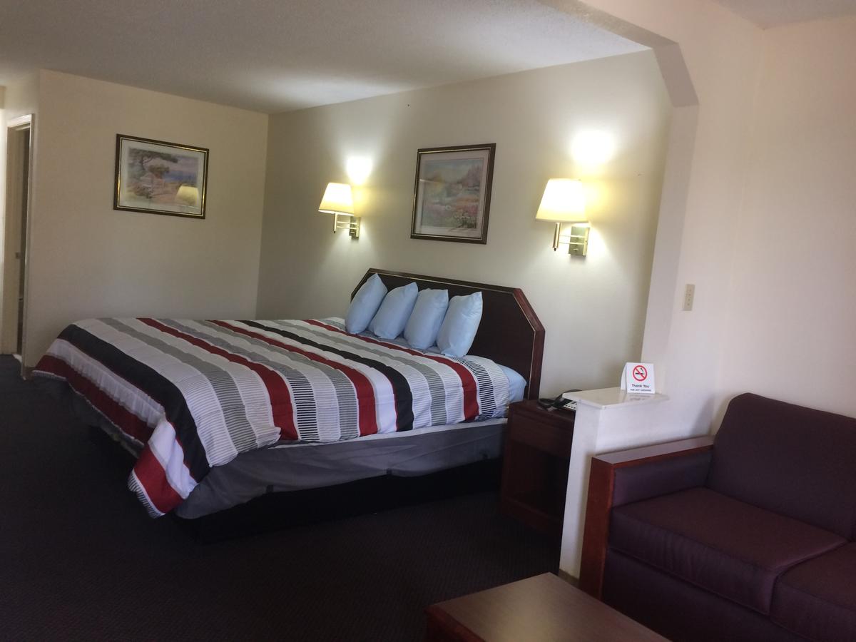 Luxury Inn & Suites - thumb 1
