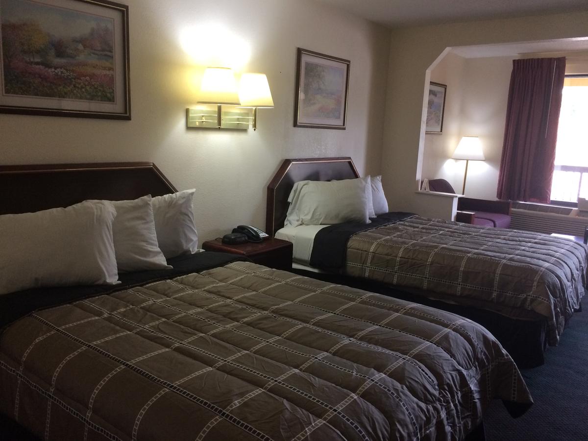 Luxury Inn & Suites - thumb 8