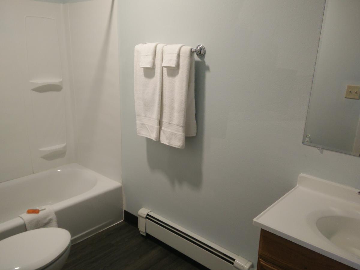 Marina Motel - thumb 1