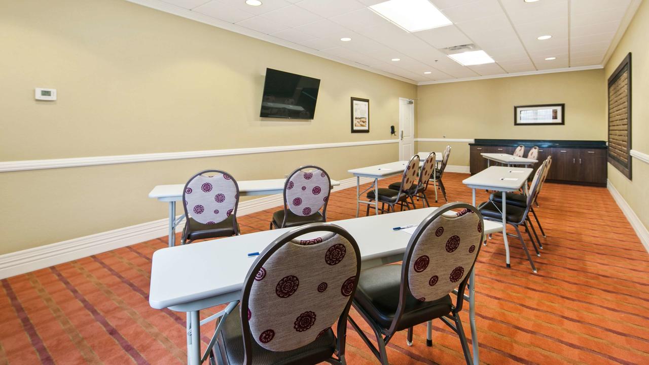 Best Western Plus Chandler Hotel & Suites - thumb 28