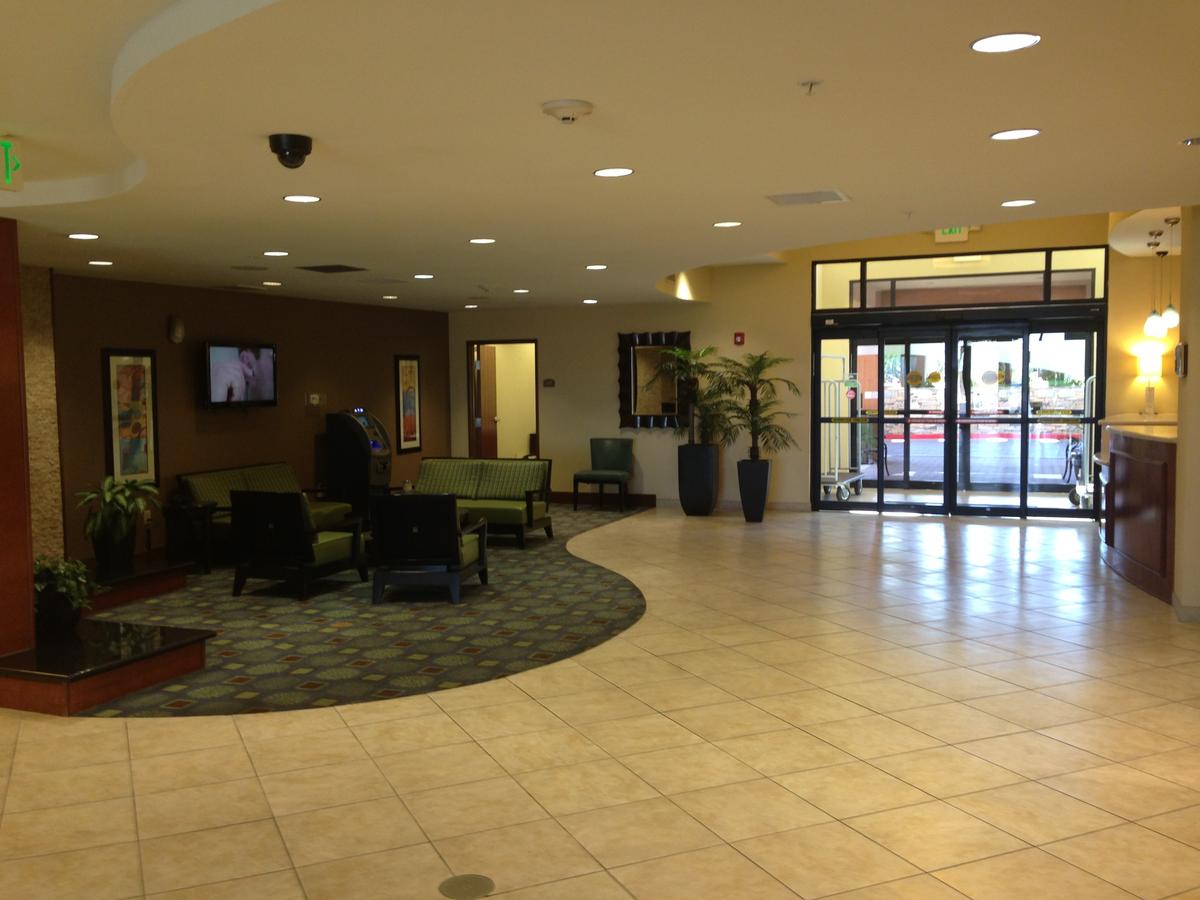 Holiday Inn Express Surprise - thumb 7