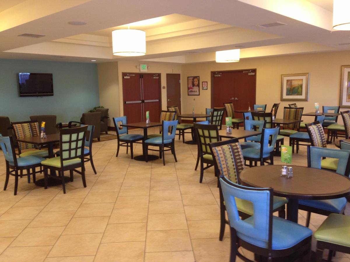 Holiday Inn Express Surprise - thumb 8