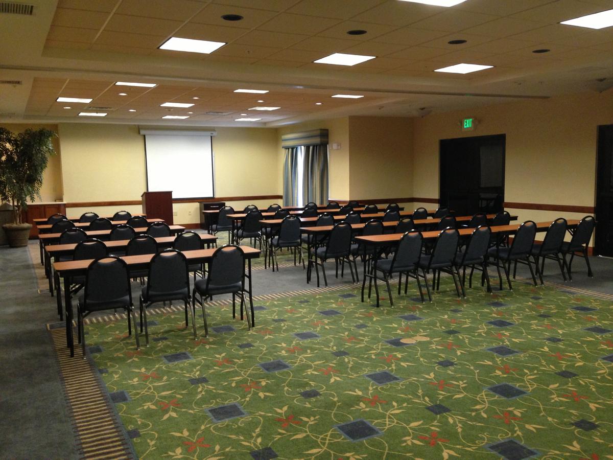 Holiday Inn Express Surprise - thumb 17