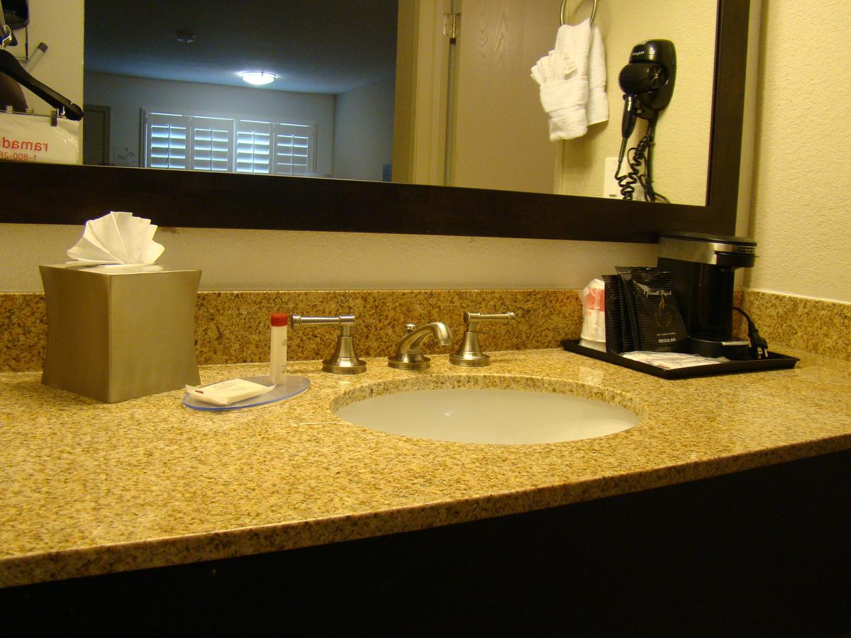 Ramada By Wyndham Tempe/At Arizona Mills Mall - thumb 10