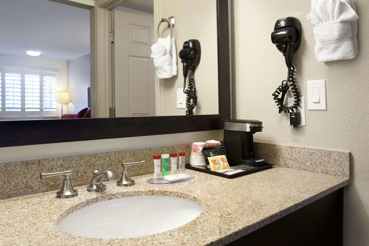 Ramada By Wyndham Tempe/At Arizona Mills Mall - thumb 44