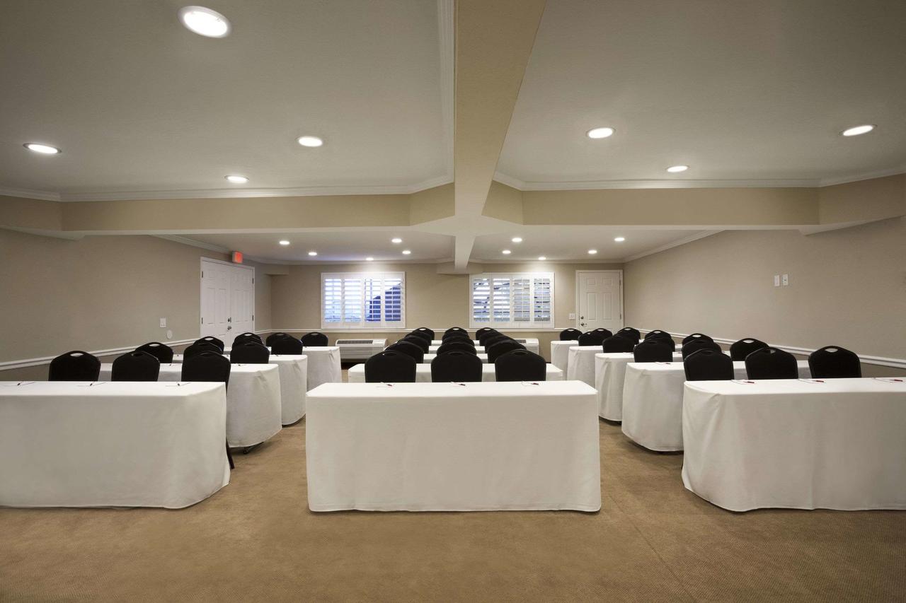 Ramada By Wyndham Tempe/At Arizona Mills Mall - thumb 42