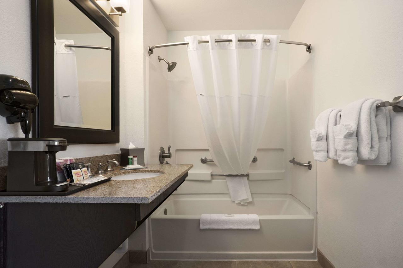 Ramada By Wyndham Tempe/At Arizona Mills Mall - thumb 41