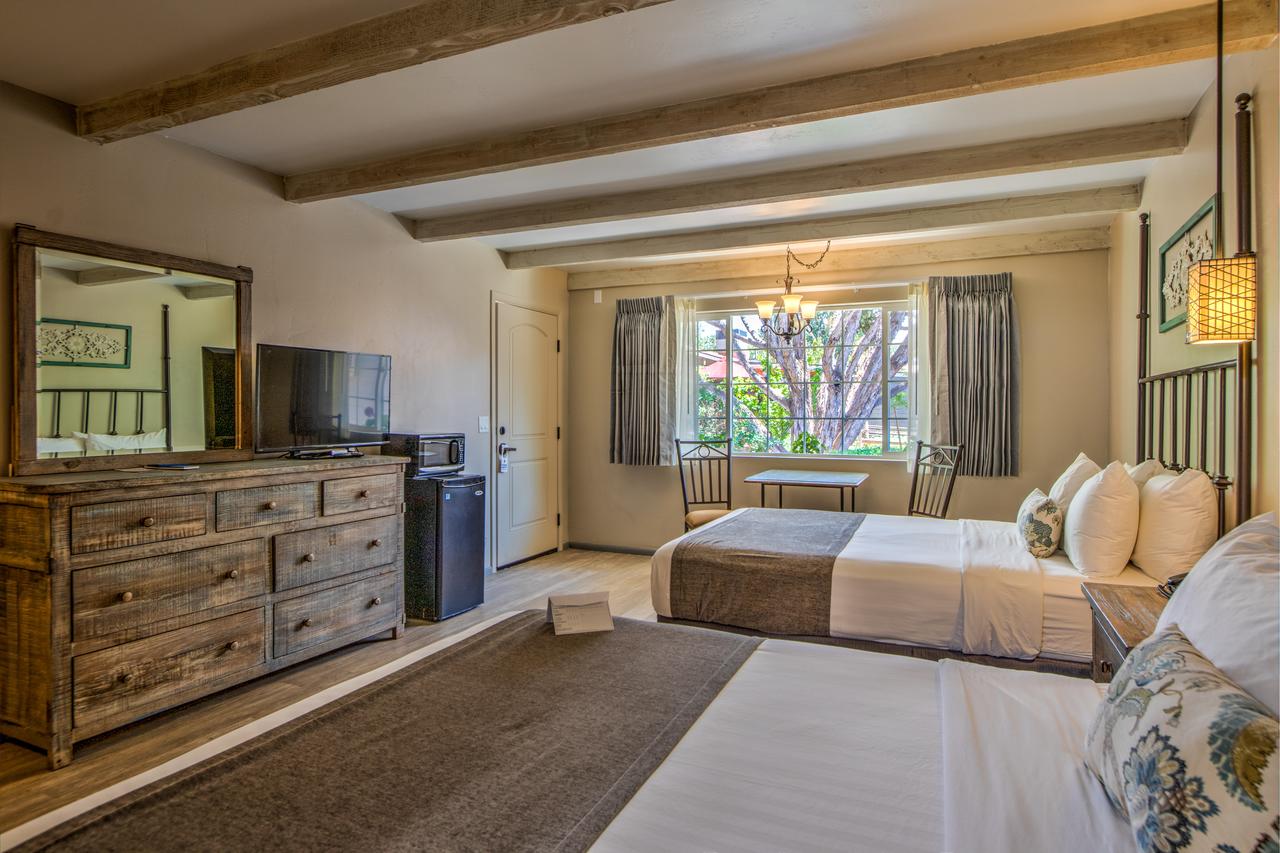 Sky Ranch Lodge - thumb 22