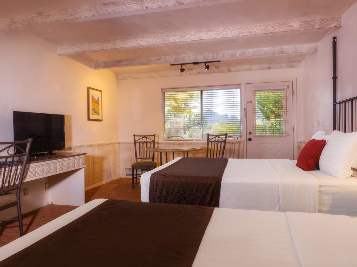 Sky Ranch Lodge - thumb 26