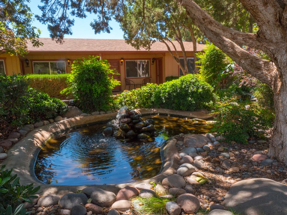 Sky Ranch Lodge - thumb 39