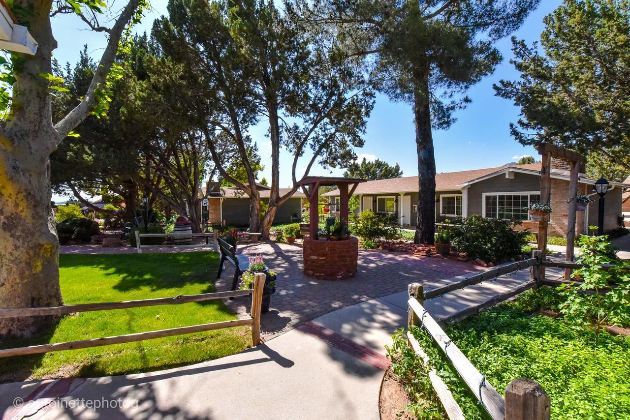 Sky Ranch Lodge - thumb 11