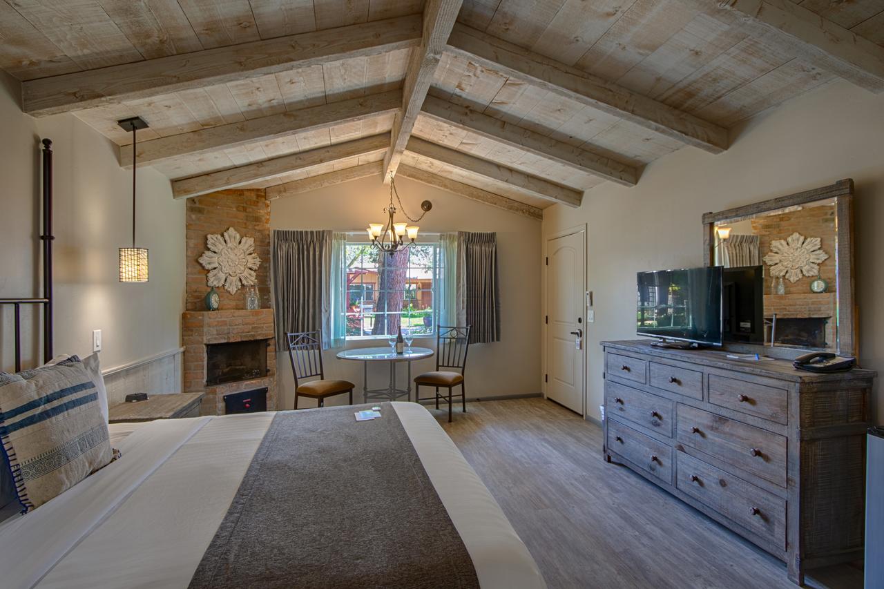 Sky Ranch Lodge - thumb 20