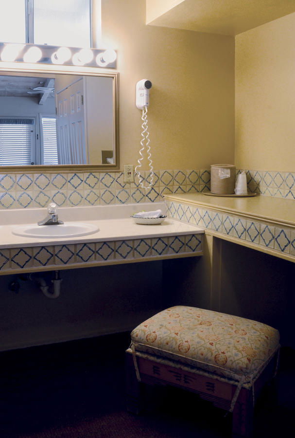 Sky Ranch Lodge - thumb 6